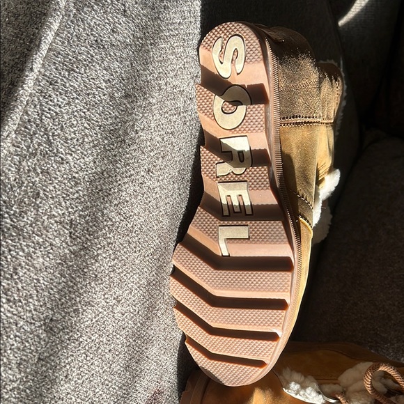 Sorel Tan and Cream Winter Rain Boots with Cozy Sherpa Lining - Picture 2 of 4